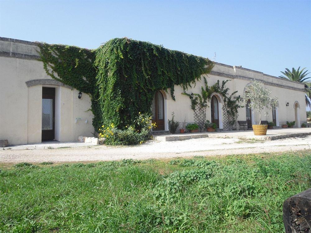 Bio-Agriturismo Masseria La Palombara Сальве Экстерьер фото