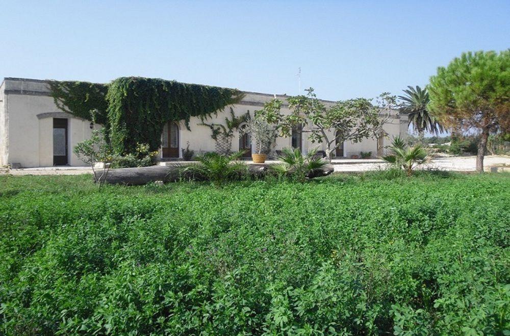 Bio-Agriturismo Masseria La Palombara Сальве Экстерьер фото